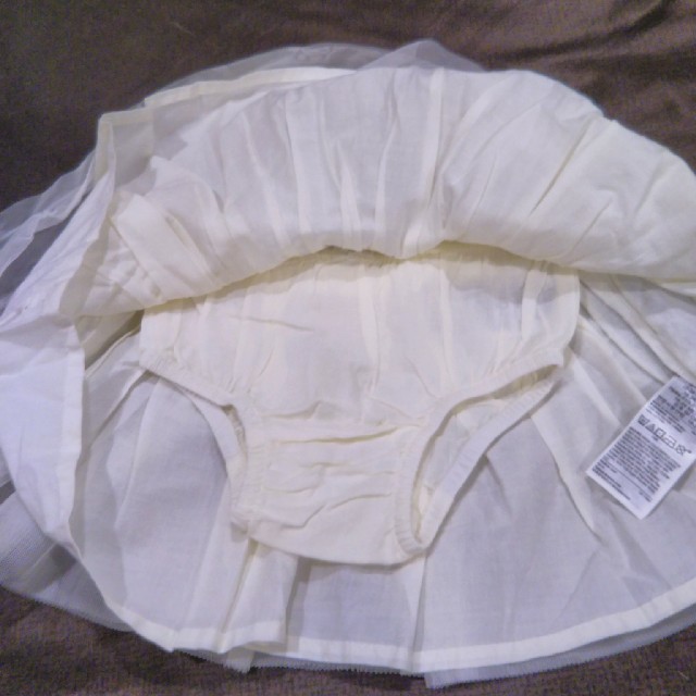 babyGAP(ベビーギャップ)の☆ホワイトチュールスカート90cm キッズ/ベビー/マタニティのキッズ服女の子用(90cm~)(スカート)の商品写真