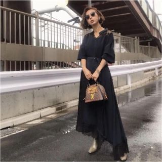 アメリヴィンテージ(Ameri VINTAGE)のAmeri PLEATS LACE ASYMMETRY DRESS(ロングワンピース/マキシワンピース)