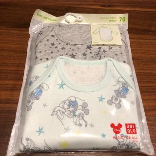 ユニクロ(UNIQLO)のとみふぇ様専用☆ ユニクロ ディズニー クルーネックボディ 70 長袖(肌着/下着)