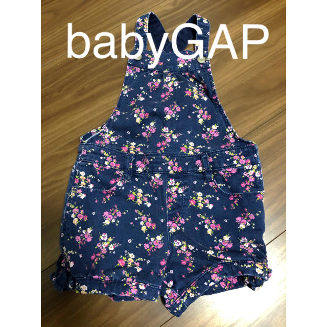 babyGAP(ベビーギャップ)の美品☆babyGAP　女の子　花柄デニムサロペット　オーバーオール キッズ/ベビー/マタニティのキッズ服女の子用(90cm~)(その他)の商品写真