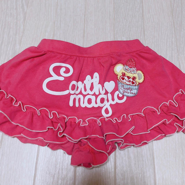 EARTHMAGIC(アースマジック)のエプロン風フリルキュロット♡ キッズ/ベビー/マタニティのキッズ服女の子用(90cm~)(スカート)の商品写真