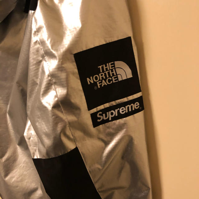 Supreme(シュプリーム)のSupreme The north face 18ss Mサイズ　シルバー メンズのジャケット/アウター(マウンテンパーカー)の商品写真