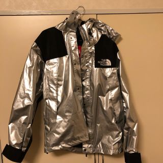 シュプリーム(Supreme)のSupreme The north face 18ss Mサイズ　シルバー(マウンテンパーカー)