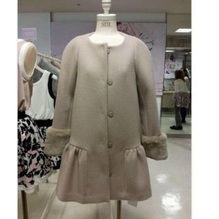 【値下げ】snidel:ファー付きノーカラーペプラムコート:スナイデル