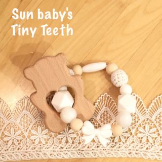 白をメインのオシャレな着脱式歯固め Tiny Teeth(おもちゃ/雑貨)