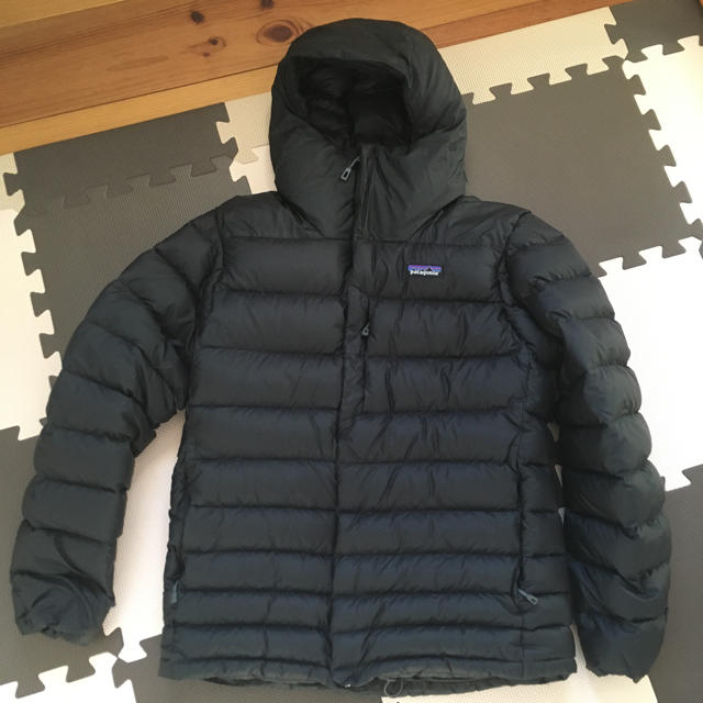 patagonia(パタゴニア)のパタゴニア　ハイロフトダウン　フーディ　黒 メンズのジャケット/アウター(ダウンジャケット)の商品写真