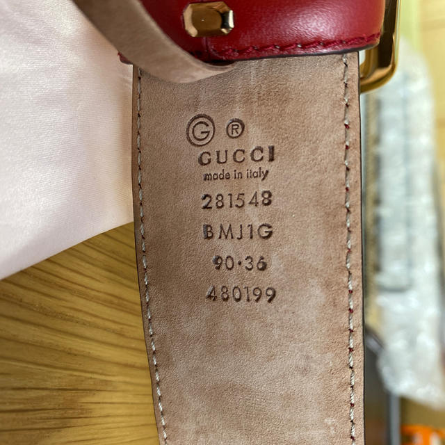 Gucci(グッチ)の正規品 GUCCI ベルト 赤 使用済み レディースのファッション小物(ベルト)の商品写真