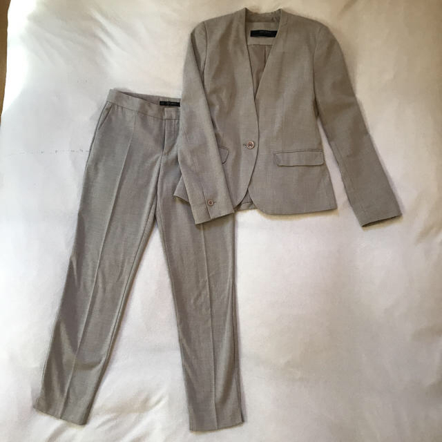 ZARA(ザラ)のZARA  ノーカラー　パンツスーツ　上下セット レディースのフォーマル/ドレス(スーツ)の商品写真