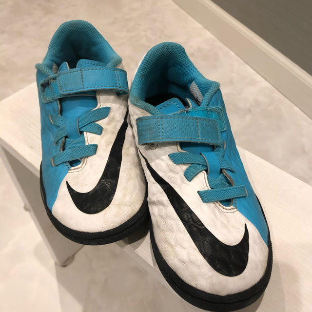 NIKE(ナイキ)のサッカー　トレーニングシューズ　19㎝ スポーツ/アウトドアのサッカー/フットサル(シューズ)の商品写真