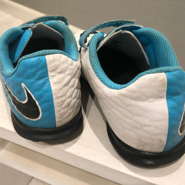 NIKE(ナイキ)のサッカー　トレーニングシューズ　19㎝ スポーツ/アウトドアのサッカー/フットサル(シューズ)の商品写真