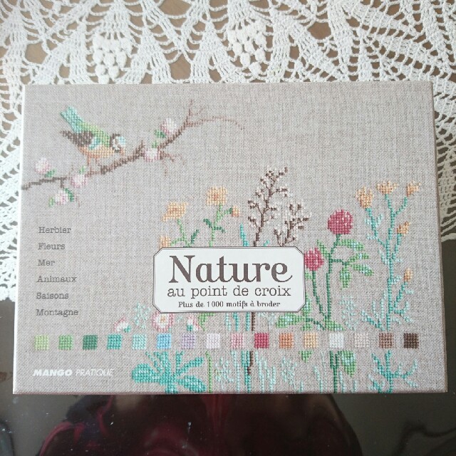 FELISSIMO(フェリシモ)の刺繍セット　Nature au point de croix ハンドメイドの素材/材料(生地/糸)の商品写真