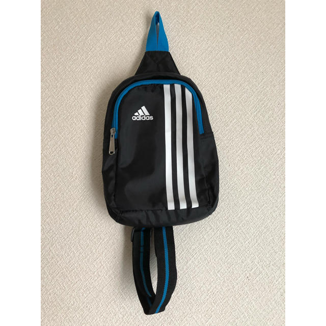 adidas(アディダス)のボディバッグ(キッズ) キッズ/ベビー/マタニティのこども用バッグ(その他)の商品写真