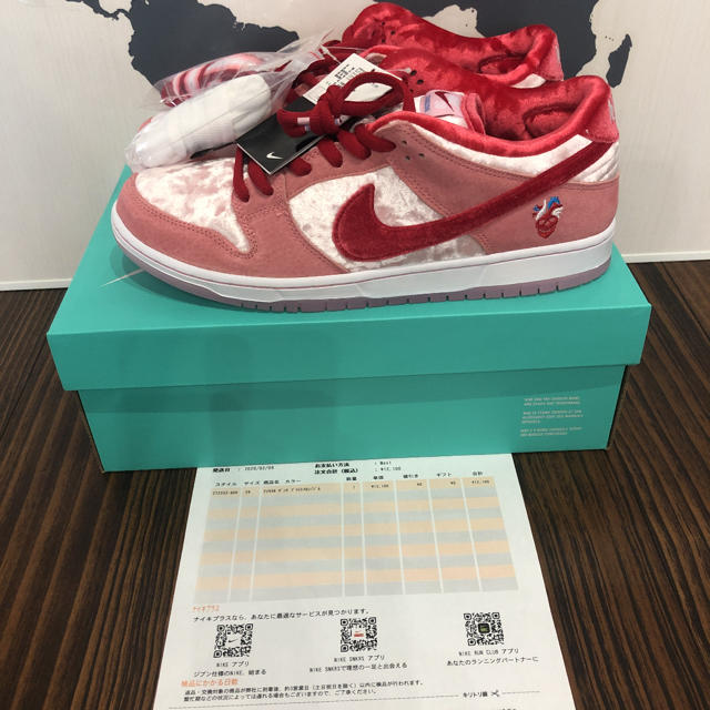 NIKE(ナイキ)のStrange Love Nike SB Dunk Low メンズの靴/シューズ(スニーカー)の商品写真