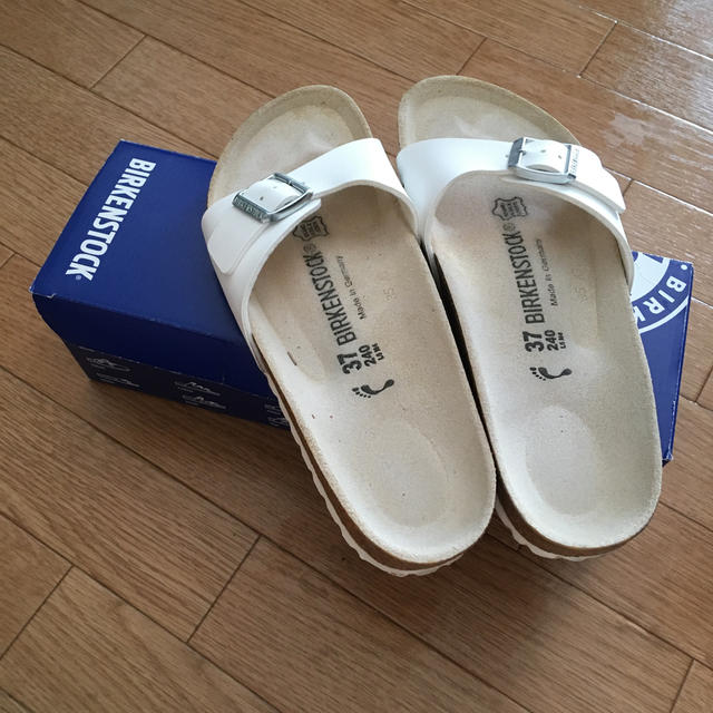 BIRKENSTOCK ホワイト サンダル - サンダル