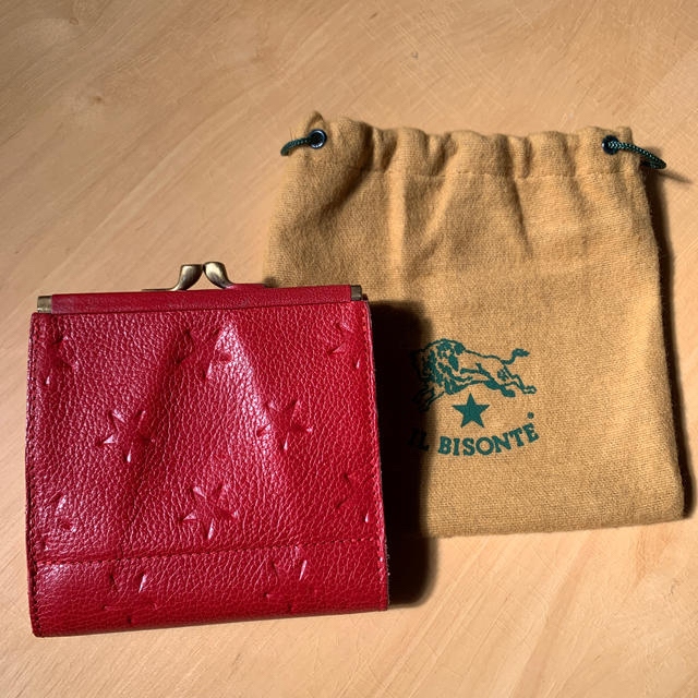 IL BISONTE(イルビゾンテ)のIL BISONTE スターエンボス  二つ折り財布 レッド レディースのファッション小物(財布)の商品写真