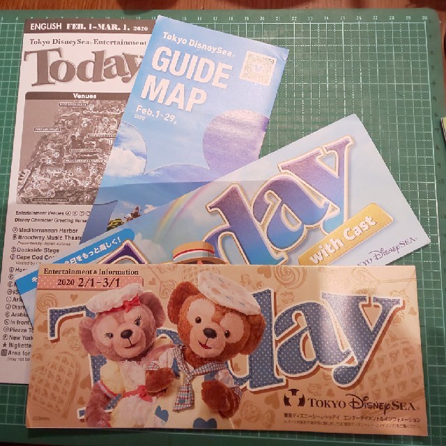 ダッフィー(ダッフィー)のTokyo Disneysea 英語版guidemap＆today３冊セット エンタメ/ホビーの本(地図/旅行ガイド)の商品写真