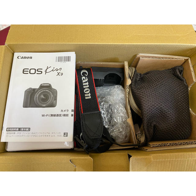 Canon(キヤノン)のCanon EOS KISS X9 Wズームキット BK   スマホ/家電/カメラのカメラ(デジタル一眼)の商品写真