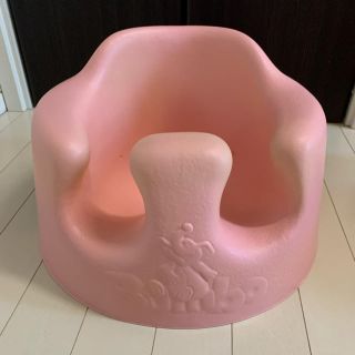 バンボ(Bumbo)のバンボ　ピンク　ベルト付き(収納/チェスト)