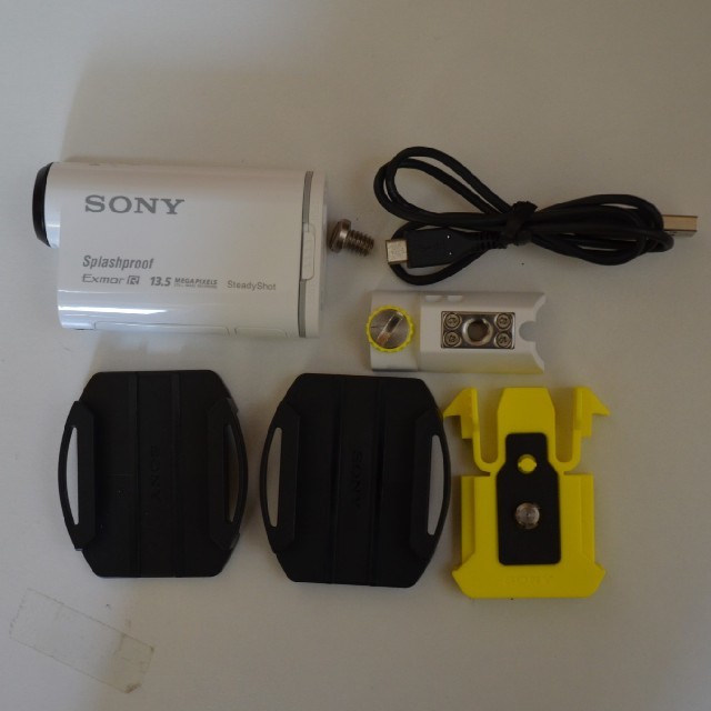 SONY HDR-AS100V 手持ち三脚おまけ付き - ビデオカメラ