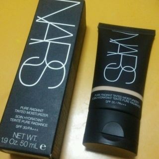 ナーズ(NARS)のモイスチャライザー(化粧下地)