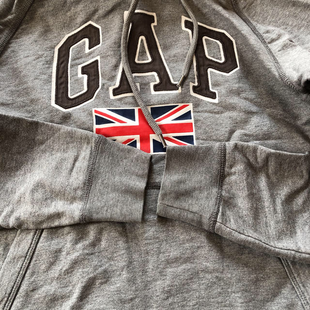 GAP(ギャップ)のGAP XSグレーパーカー150 160 キッズ/ベビー/マタニティのキッズ服男の子用(90cm~)(ジャケット/上着)の商品写真