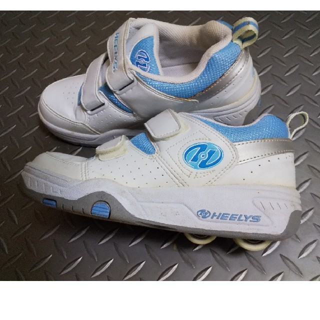 HEELYS(ヒーリーズ)のHEELYS ローラーシューズ キッズ/ベビー/マタニティのキッズ靴/シューズ(15cm~)(ローラーシューズ)の商品写真