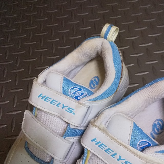 HEELYS(ヒーリーズ)のHEELYS ローラーシューズ キッズ/ベビー/マタニティのキッズ靴/シューズ(15cm~)(ローラーシューズ)の商品写真