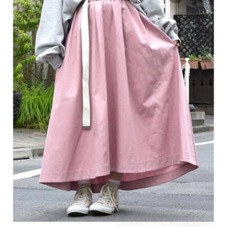 ダブルクローゼット(w closet)の桜色フレアロングスカート(セット/コーデ)