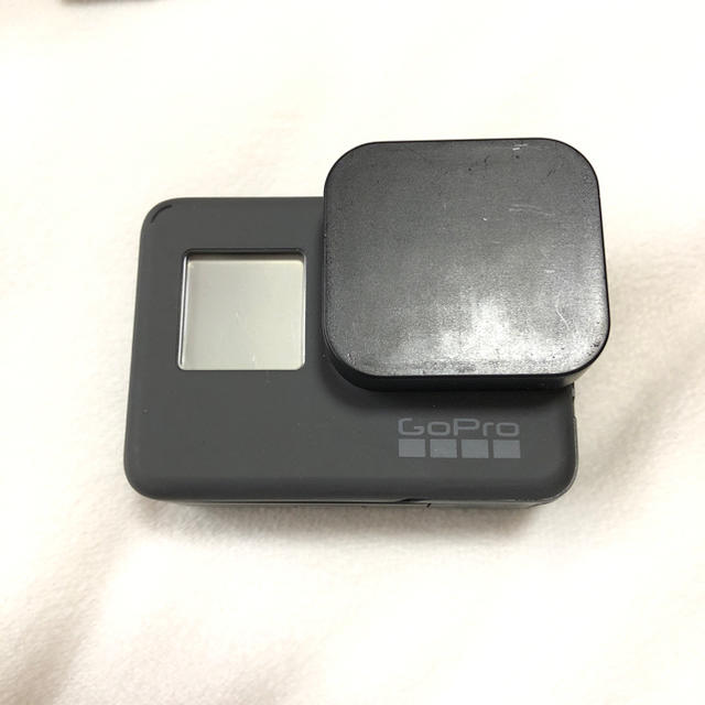 GoPro(ゴープロ)のgopro hero6 SDカード付き（32GB） スマホ/家電/カメラのカメラ(ビデオカメラ)の商品写真