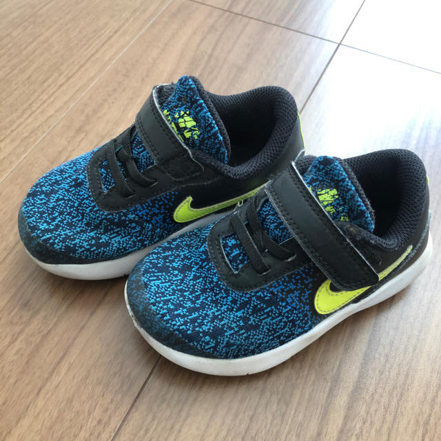 NIKE(ナイキ)のNIKE  スニーカー　15cm キッズ/ベビー/マタニティのキッズ靴/シューズ(15cm~)(スニーカー)の商品写真