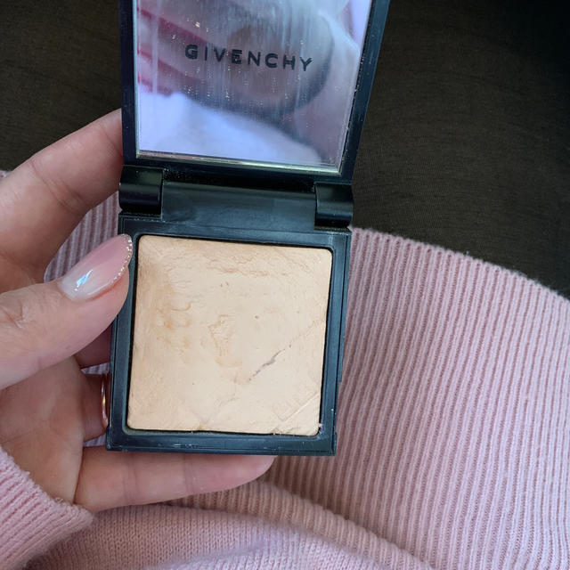 GIVENCHY - GIVENCHYフェイスパウダーの通販 by ♡︎｜ジバンシィならラクマ