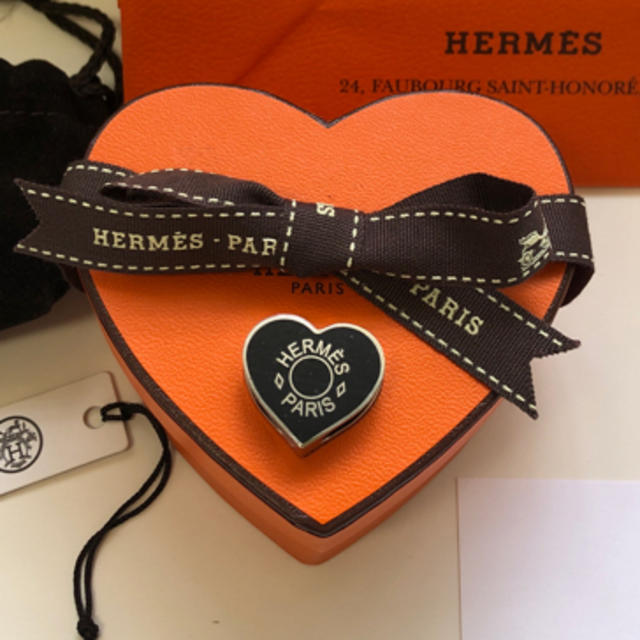 Hermes(エルメス)のエルメス ミニクー 黒　ハート　ツイリーリング　スカーフリング レディースのアクセサリー(チャーム)の商品写真