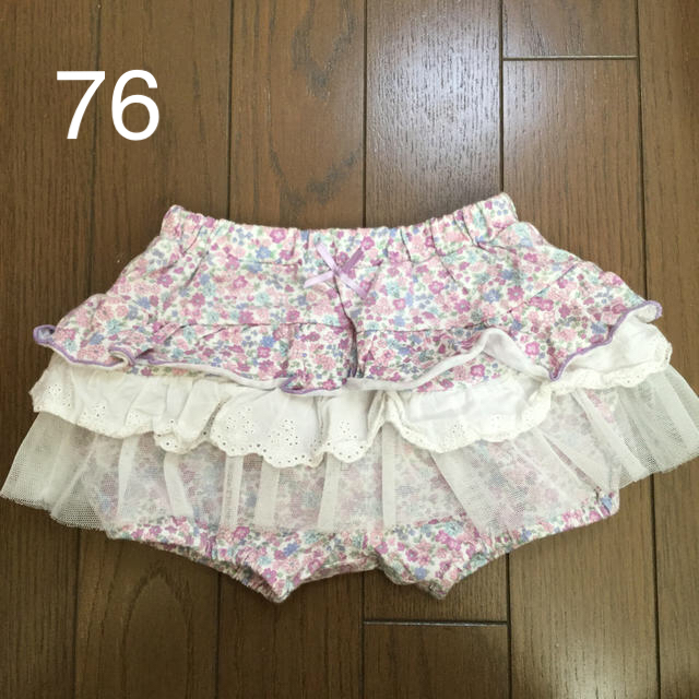 motherways(マザウェイズ)のマザウェイズ 76 フリルショートパンツ 花柄 6-12m 70 80 キッズ/ベビー/マタニティのベビー服(~85cm)(パンツ)の商品写真