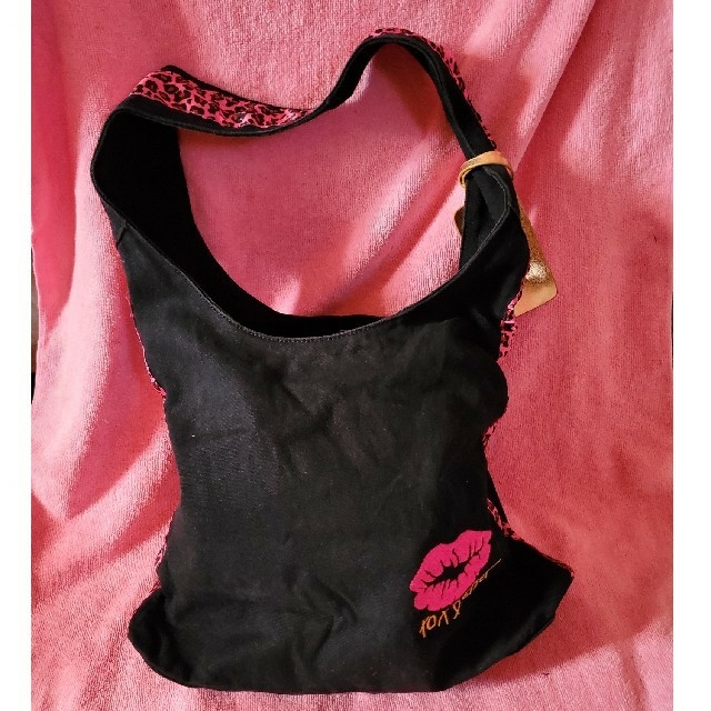 BETSEY JOHNSON(ベッツィジョンソン)の希少BETSEY JOHNSONﾍﾞｯﾂｨｼﾞｮﾝﾚｵﾊﾟｰﾄﾞ肩掛けﾊﾞｯｸﾞ レディースのバッグ(ショルダーバッグ)の商品写真