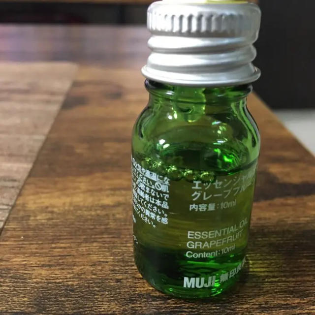 MUJI (無印良品)(ムジルシリョウヒン)の無印良品 エッセンシャルオイル・グレープフルーツ  10ml コスメ/美容のリラクゼーション(エッセンシャルオイル（精油）)の商品写真