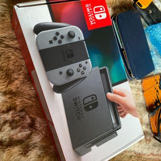 ニンテンドースイッチ(Nintendo Switch)の任天堂スイッチグレー(家庭用ゲーム機本体)