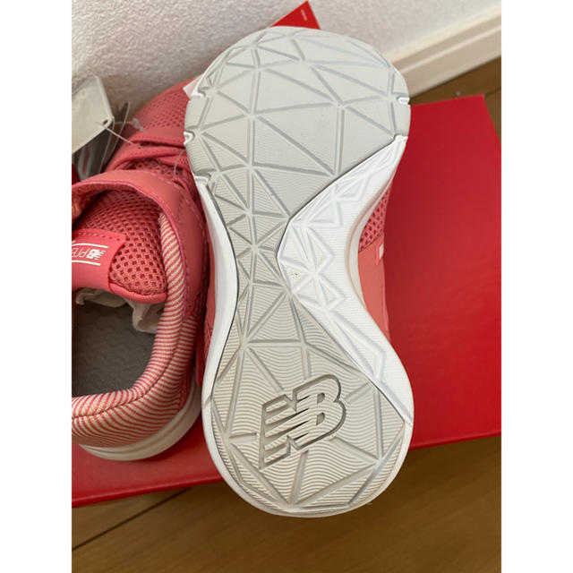 New Balance(ニューバランス)の新品　ニューバランス　16.5cm 女の子　プレマス キッズ/ベビー/マタニティのキッズ靴/シューズ(15cm~)(スニーカー)の商品写真