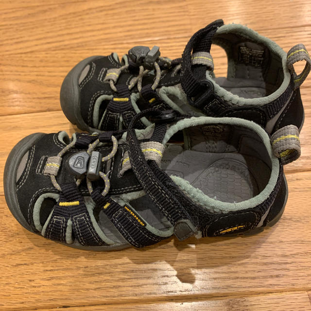 KEEN(キーン)のサンダル KEEN キッズサイズ18cm ブラック キッズ/ベビー/マタニティのキッズ靴/シューズ(15cm~)(アウトドアシューズ)の商品写真