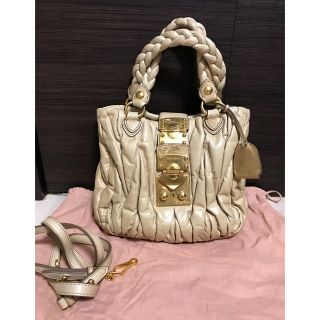 ミュウミュウ(MIU MIU)のミュウミュウ マテラッセ ハンドバッグ　ベージュ(ハンドバッグ)