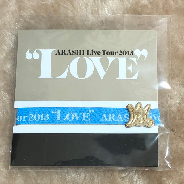 嵐(アラシ)のLOVE リボンブレス エンタメ/ホビーのタレントグッズ(その他)の商品写真