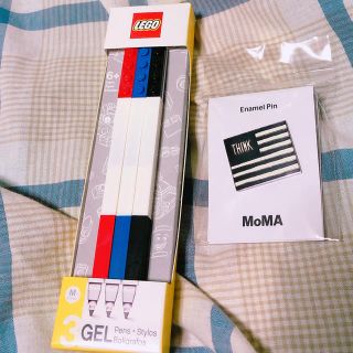 モマ(MOMA)のMOMA レゴボールペン　ピンバッジ(バッジ/ピンバッジ)