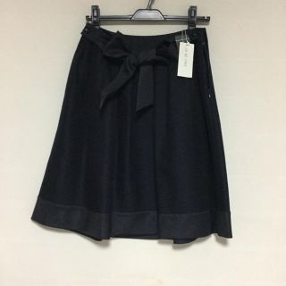 トゥービーシック(TO BE CHIC)のTO BE CHIC  スカート　新品未使用品(ひざ丈スカート)