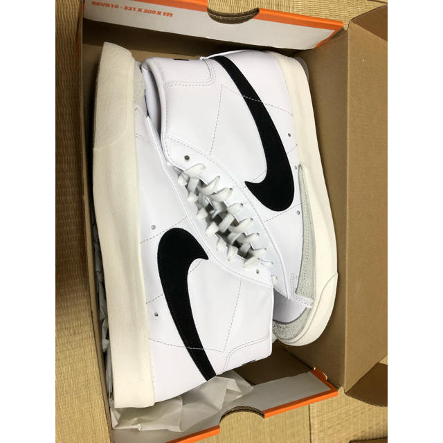 NIKE(ナイキ)のblazer mid 77 nike メンズの靴/シューズ(スニーカー)の商品写真