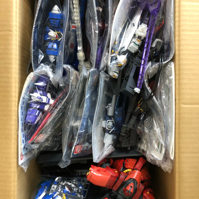 BANDAI(バンダイ)のガンプラ14体　サザビー　νガンダム　カトキ エンタメ/ホビーのおもちゃ/ぬいぐるみ(模型/プラモデル)の商品写真