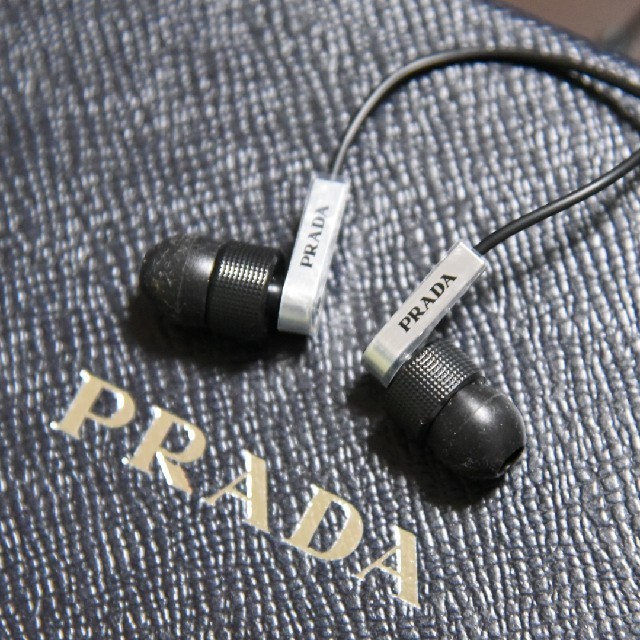 PRADA(プラダ)のPRADA  スマホ/家電/カメラのスマホアクセサリー(ストラップ/イヤホンジャック)の商品写真