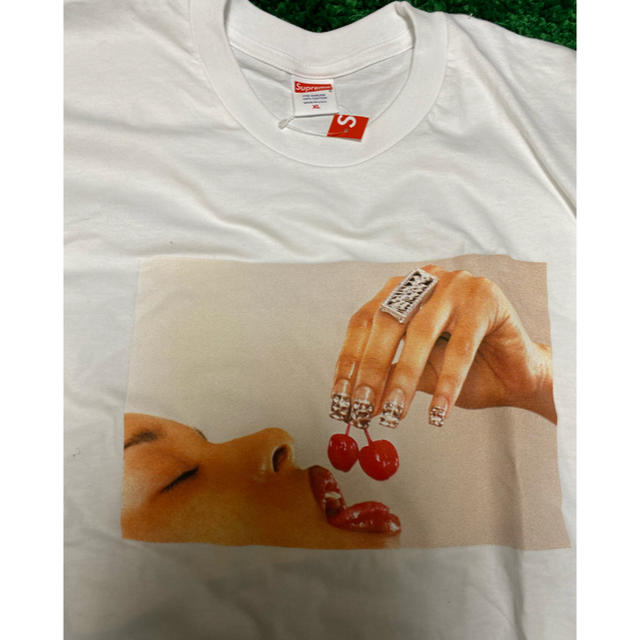 Supreme(シュプリーム)のSupreme Cherries tee メンズのトップス(Tシャツ/カットソー(半袖/袖なし))の商品写真