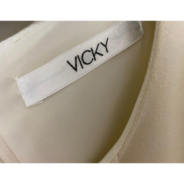 VICKY(ビッキー)の【新品】VICKY♡フリル 切替ブラウス レディースのトップス(シャツ/ブラウス(長袖/七分))の商品写真