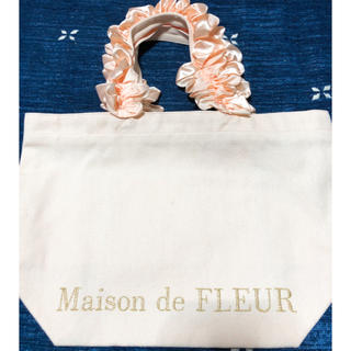 メゾンドフルール(Maison de FLEUR)のMaison de FLEUR フリルハンドル トートバッグ (トートバッグ)