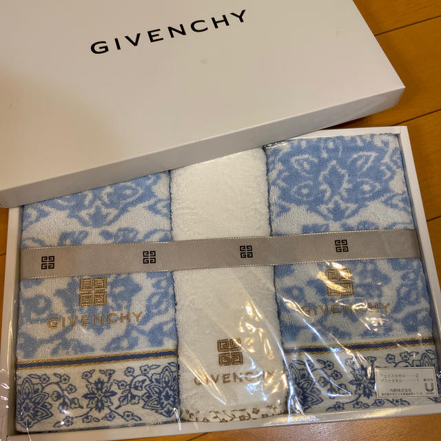 GIVENCHY(ジバンシィ)の【新品】タオル3枚セット（箱入り） インテリア/住まい/日用品の日用品/生活雑貨/旅行(タオル/バス用品)の商品写真