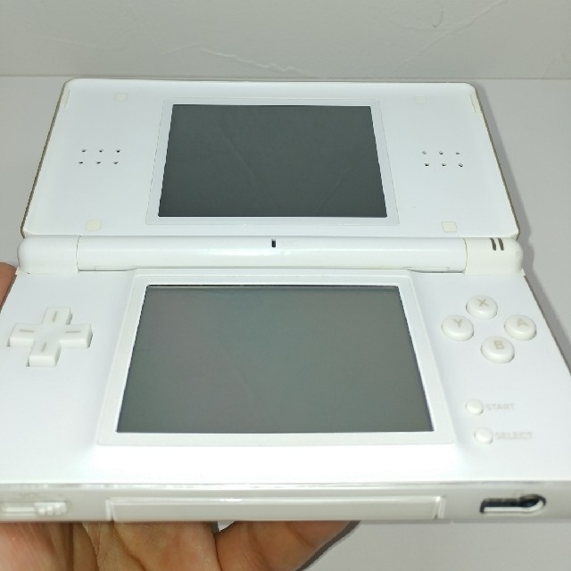 ニンテンドーDS(ニンテンドーDS)のNintendo DS Lite本体とソフト5本セット エンタメ/ホビーのゲームソフト/ゲーム機本体(携帯用ゲーム機本体)の商品写真